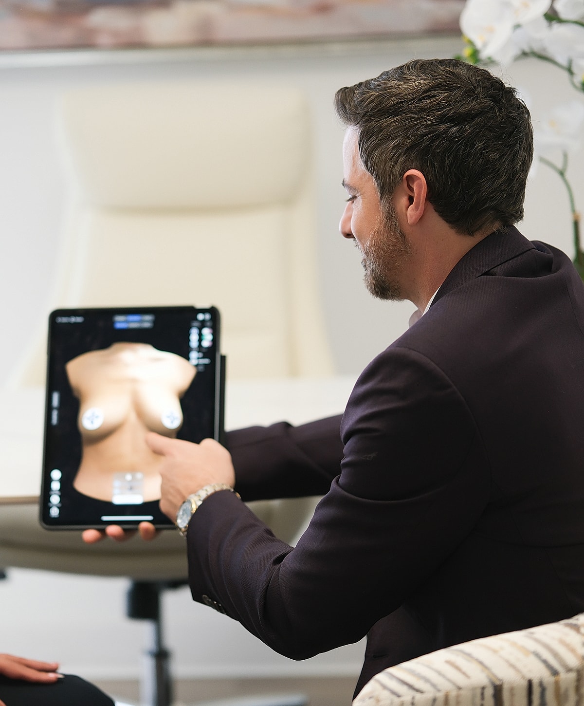 Consultation involving digital body visualization.